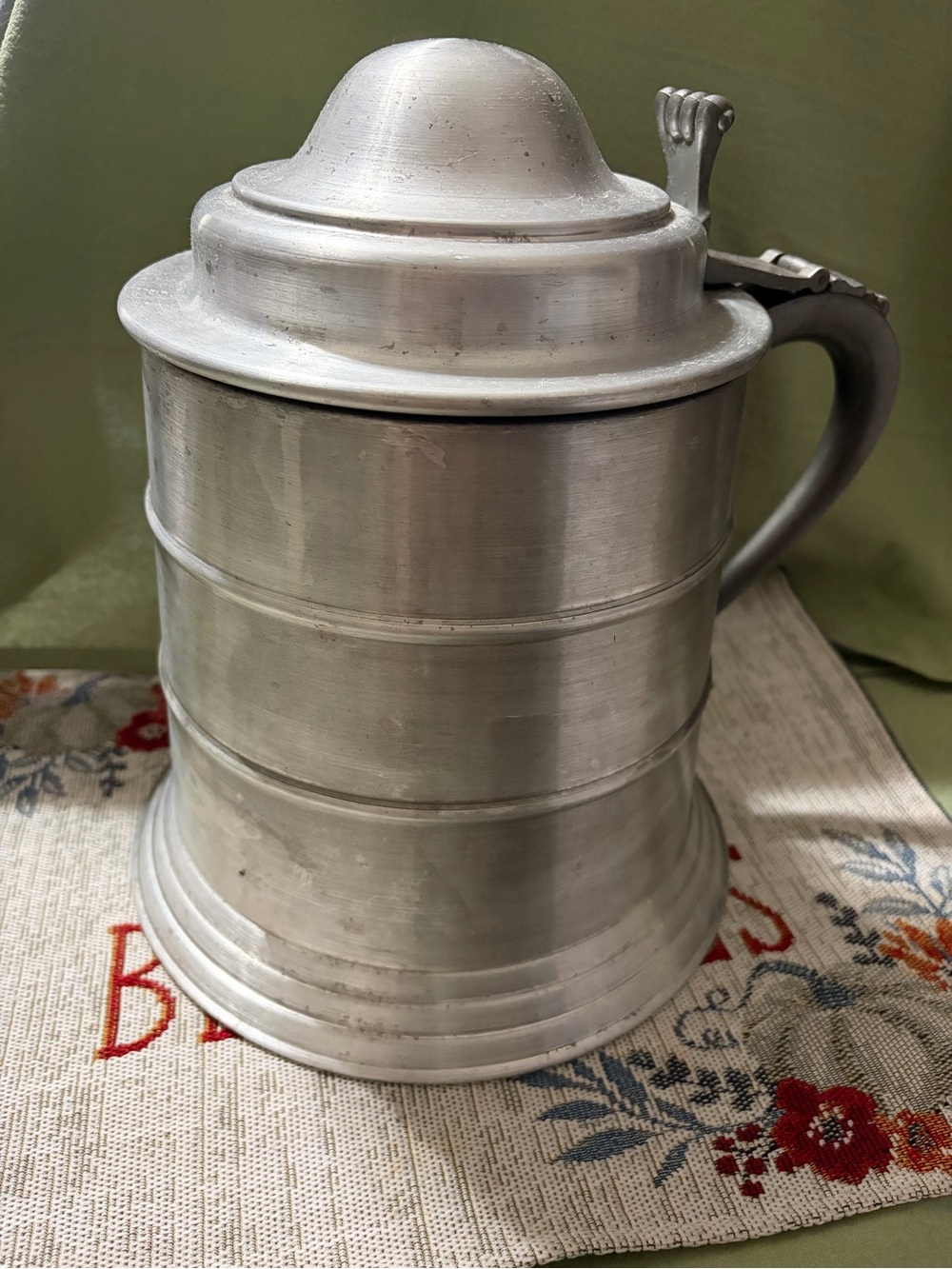 Classic Pewter-Style Lidded Tankard Mug - Silver Finish